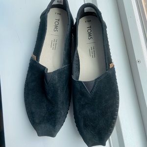 TOMS women’s 6.5 Alpargata slip ons, black
